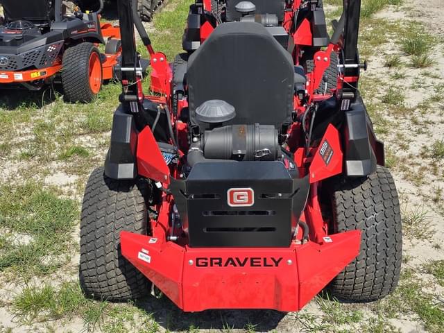 Image of Gravely Pro-Turn 560 equipment image 2
