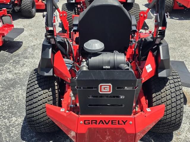 Image of Gravely Pro-Turn 560 equipment image 2