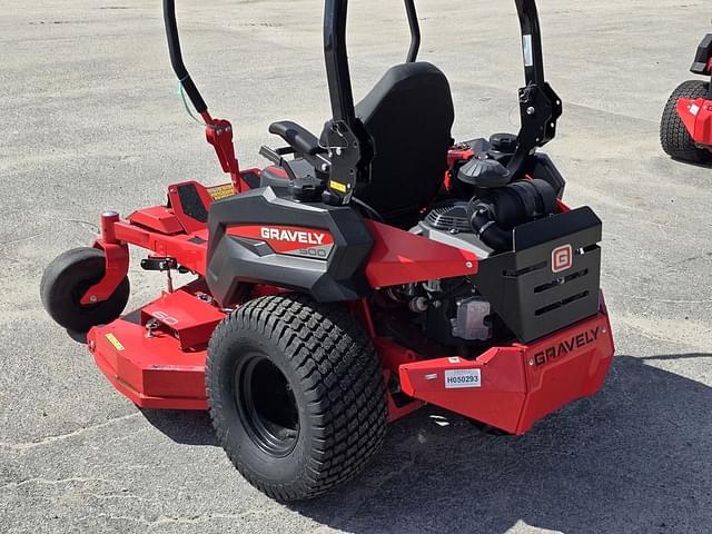 Image of Gravely Pro-Turn 560 equipment image 3