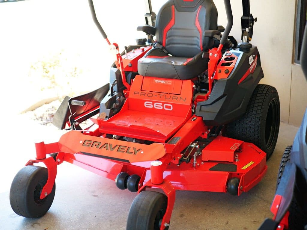 Image of Gravely Pro-Turn 660 Image 1