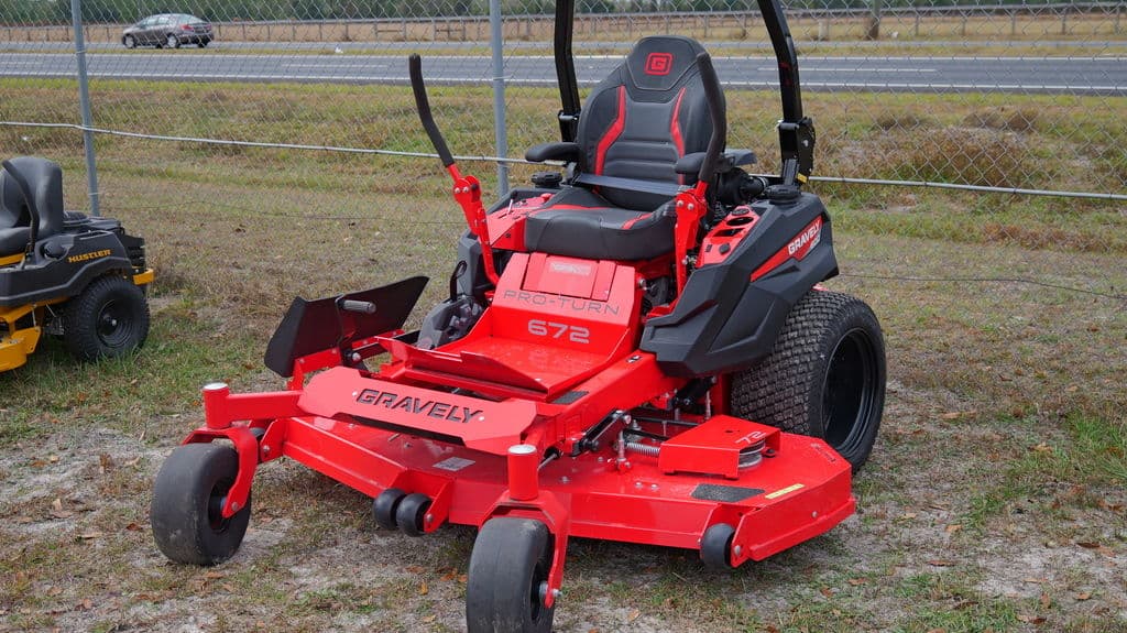 Image of Gravely Pro-Turn 672 Image 1