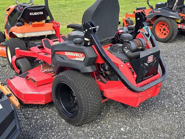 Image of Gravely Pro-Turn 672 equipment image 1