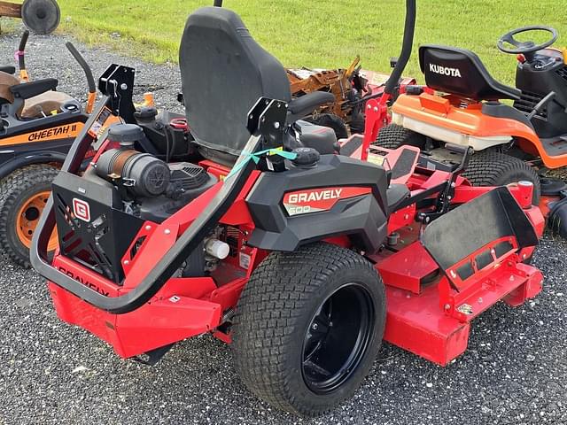 Image of Gravely Pro-Turn 672 equipment image 2