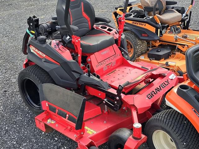 Image of Gravely Pro-Turn 672 equipment image 3