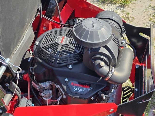 Image of Gravely Pro-Turn Mach One equipment image 4