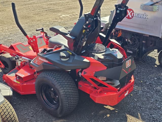 Image of Gravely Pro-Turn Z equipment image 3