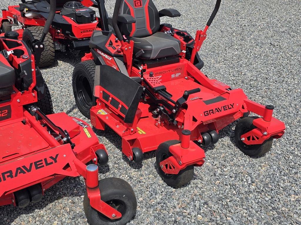 Image of Gravely Pro-Turn Z 52 Image 0