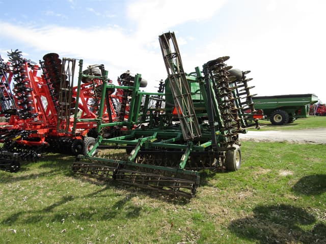 Image of Great Plains 2400TT equipment image 4