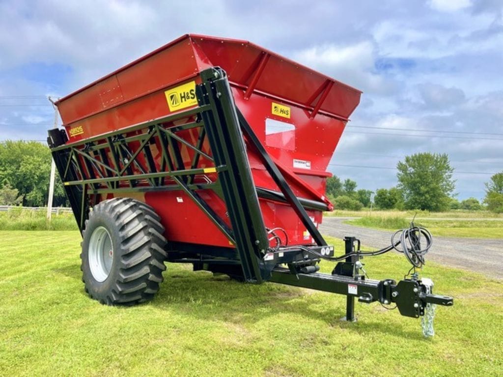 2025 H&S 9215 Equipment Image0