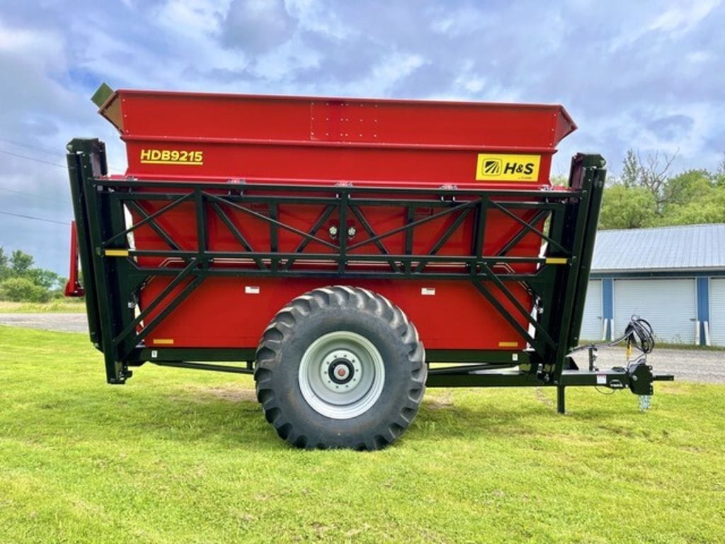 2025 H&S 9215 Equipment Image0