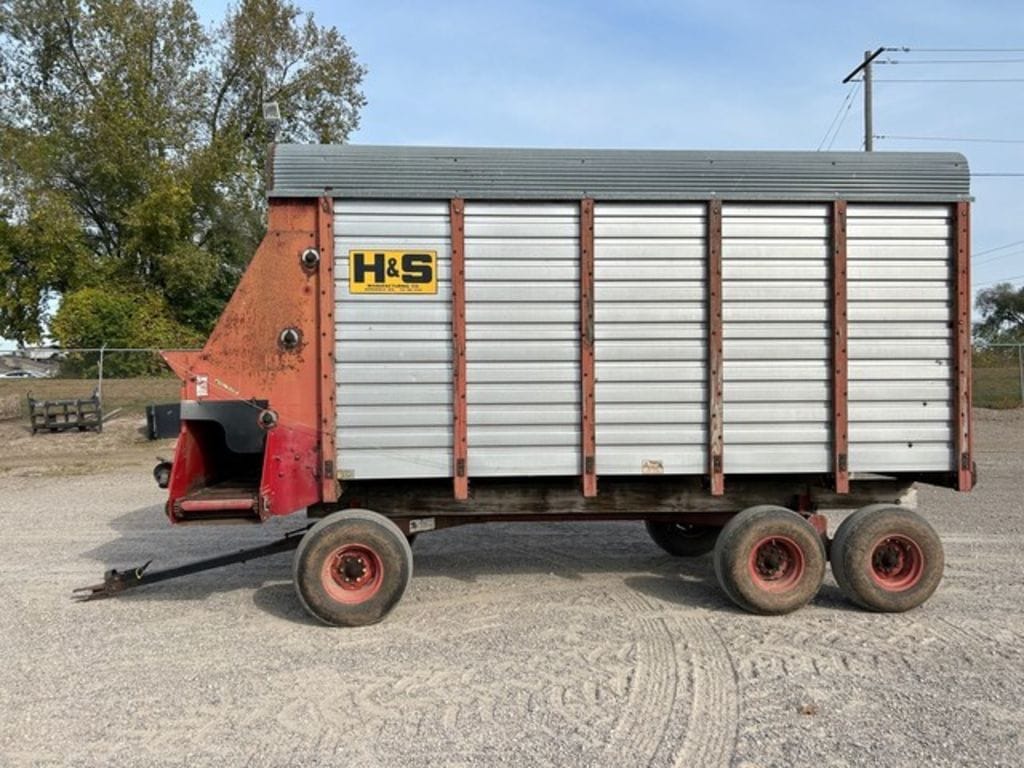 H&S Super 7+4 Equipment Image0