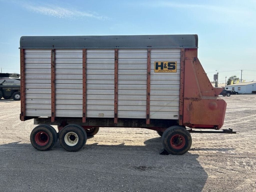 H&S Super 7+4 Equipment Image0