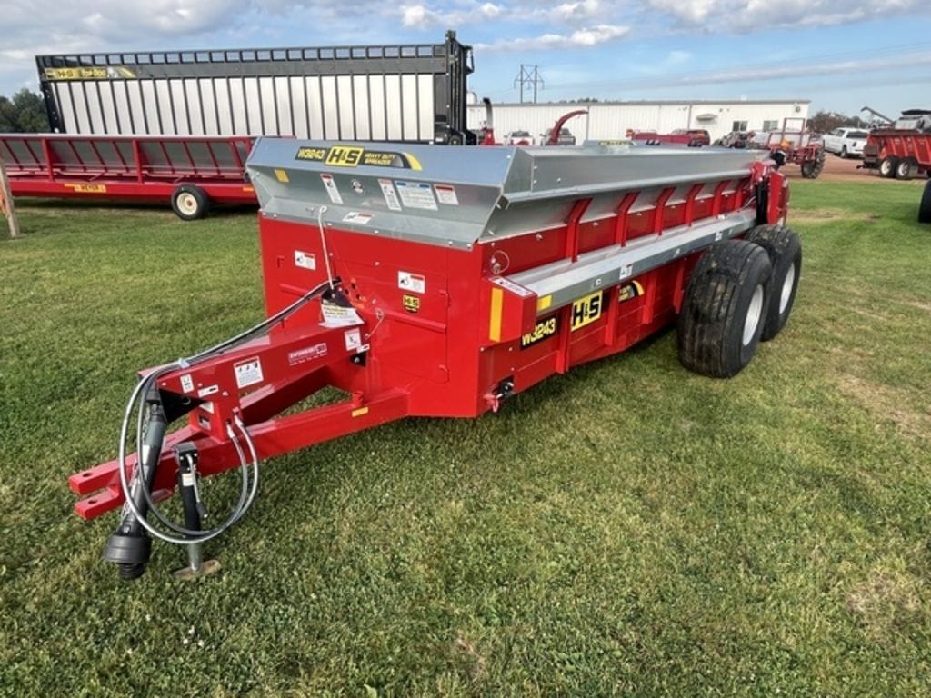 2024 H&S 3243 Equipment Image0