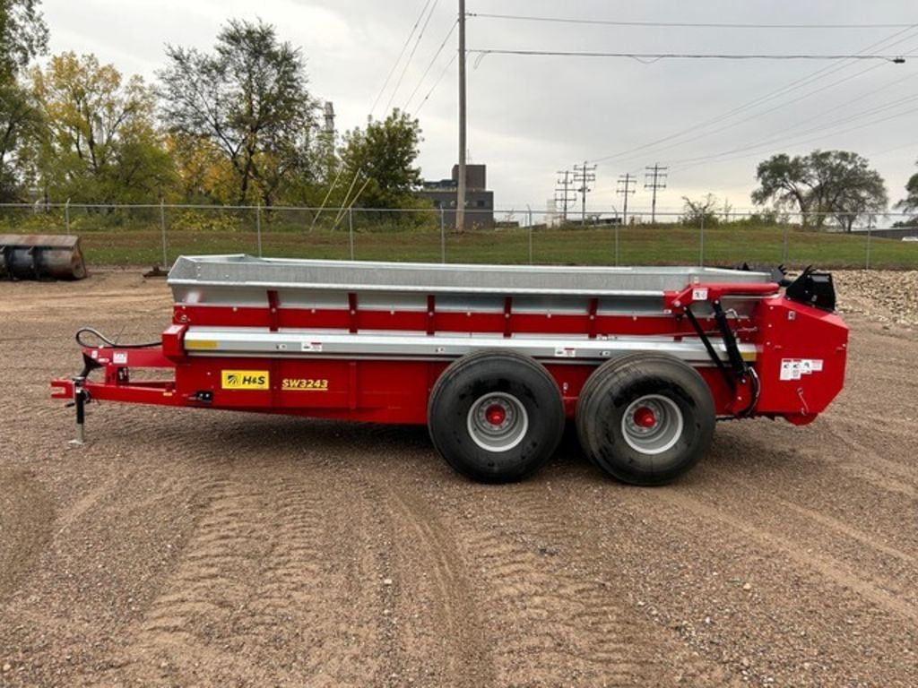 2025 H&S SW3243 Equipment Image0