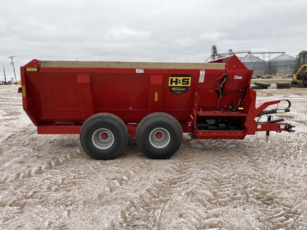 2024 H&S 5226 Equipment Image0