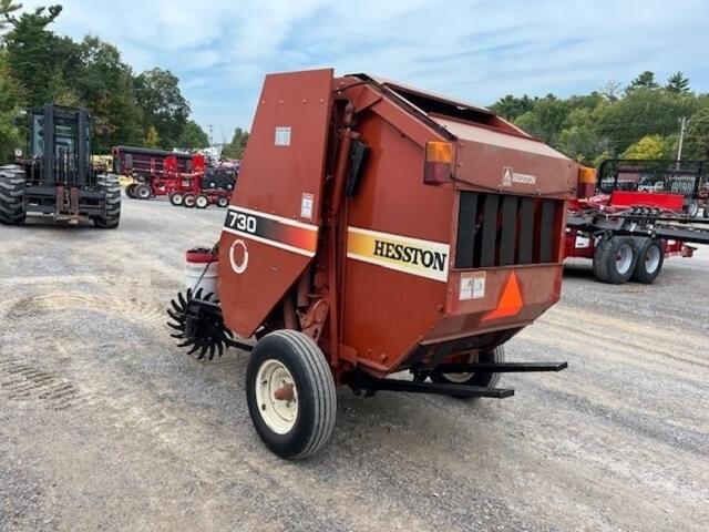Image of Hesston 730  equipment image 4