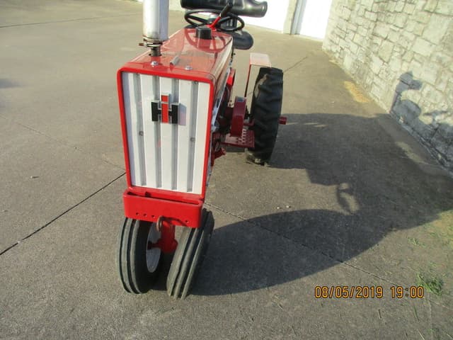 Image of International Harvester 706 equipment image 4