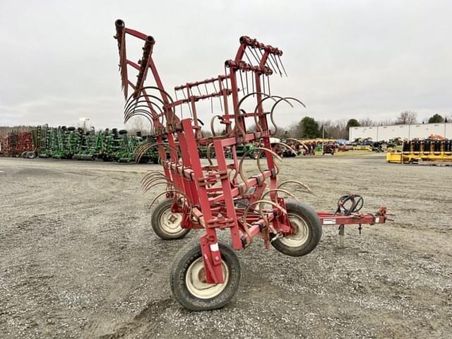 Image of International Harvester 352 equipment image 3