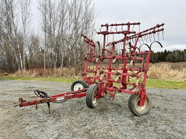 Image of International Harvester 352 equipment image 2