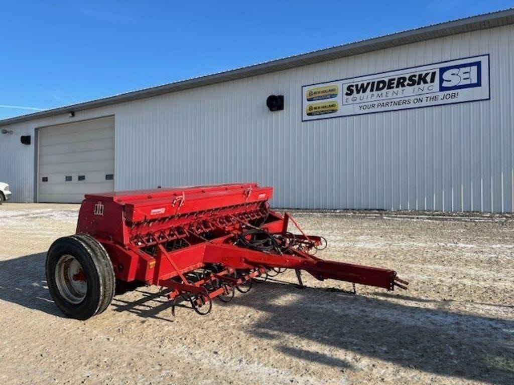 International Harvester 5100 Equipment Image0