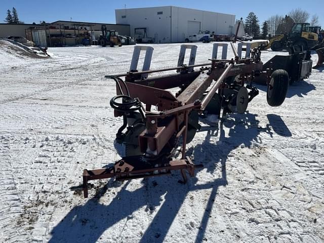 Image of International Harvester 720 equipment image 1