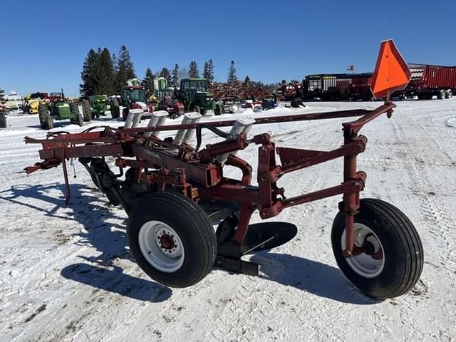 Image of International Harvester 720 equipment image 2