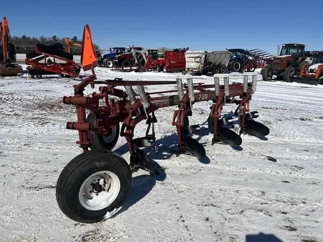 Image of International Harvester 720 equipment image 3