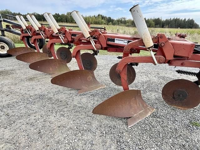 Image of International Harvester 735 equipment image 4