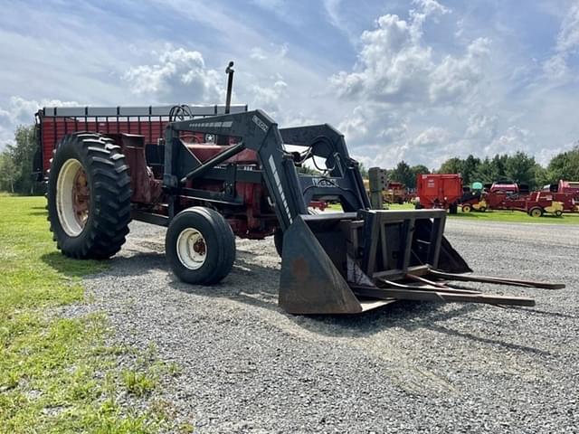 Image of International Harvester 884 equipment image 1