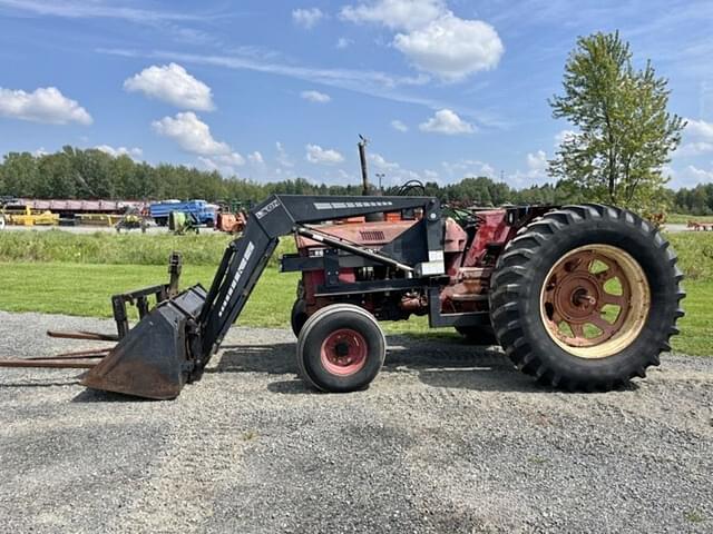 Image of International Harvester 884 equipment image 2