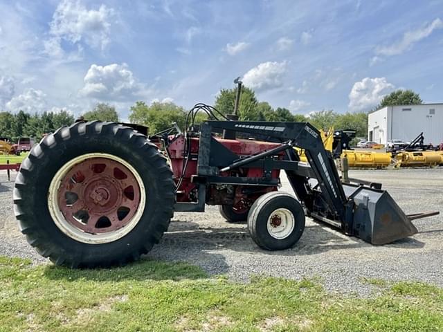 Image of International Harvester 884 equipment image 3