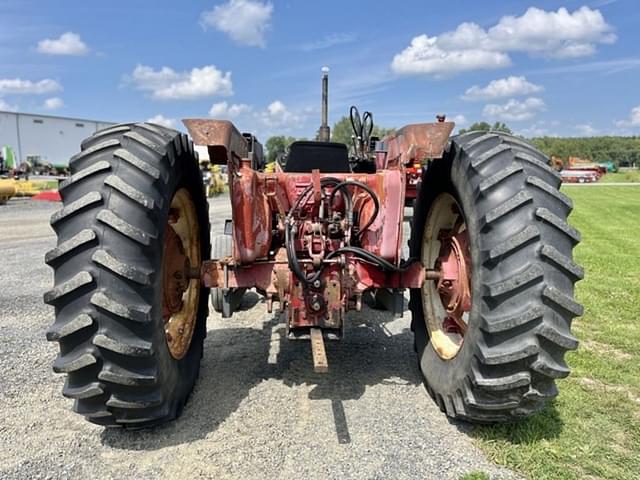 Image of International Harvester 884 equipment image 4