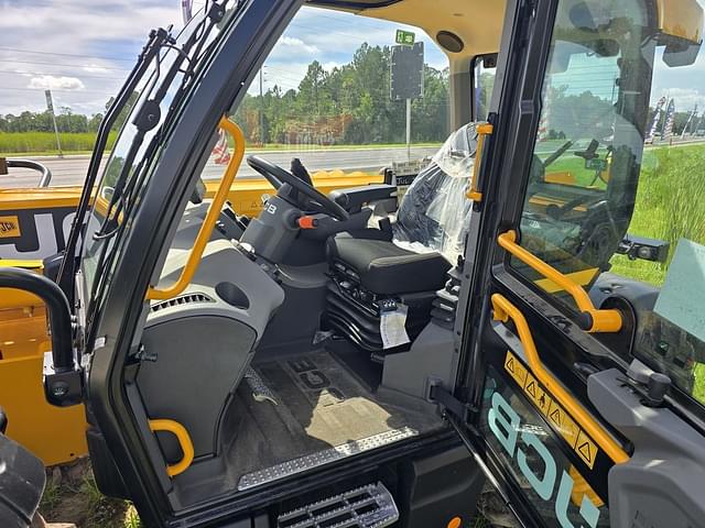 Image of JCB 542-70 Agri Plus equipment image 2