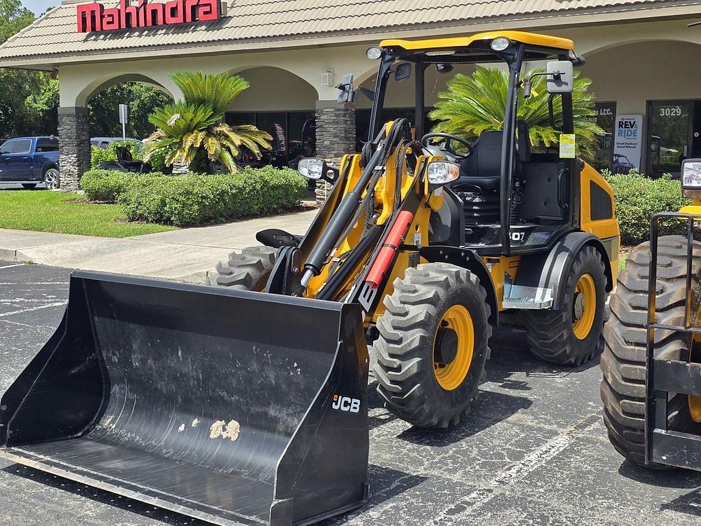 Image of JCB 407 Agri Image 1