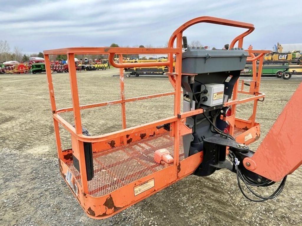 Image of JLG 800A Image 0