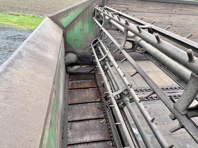 Image of John Deere 122 equipment image 4