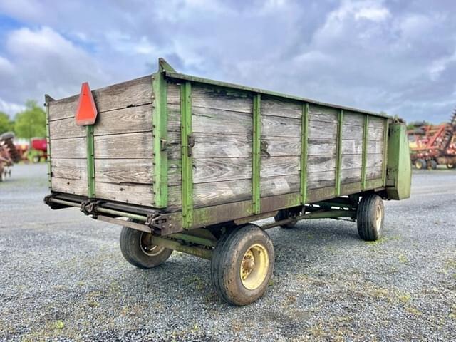 Image of John Deere 122 equipment image 1