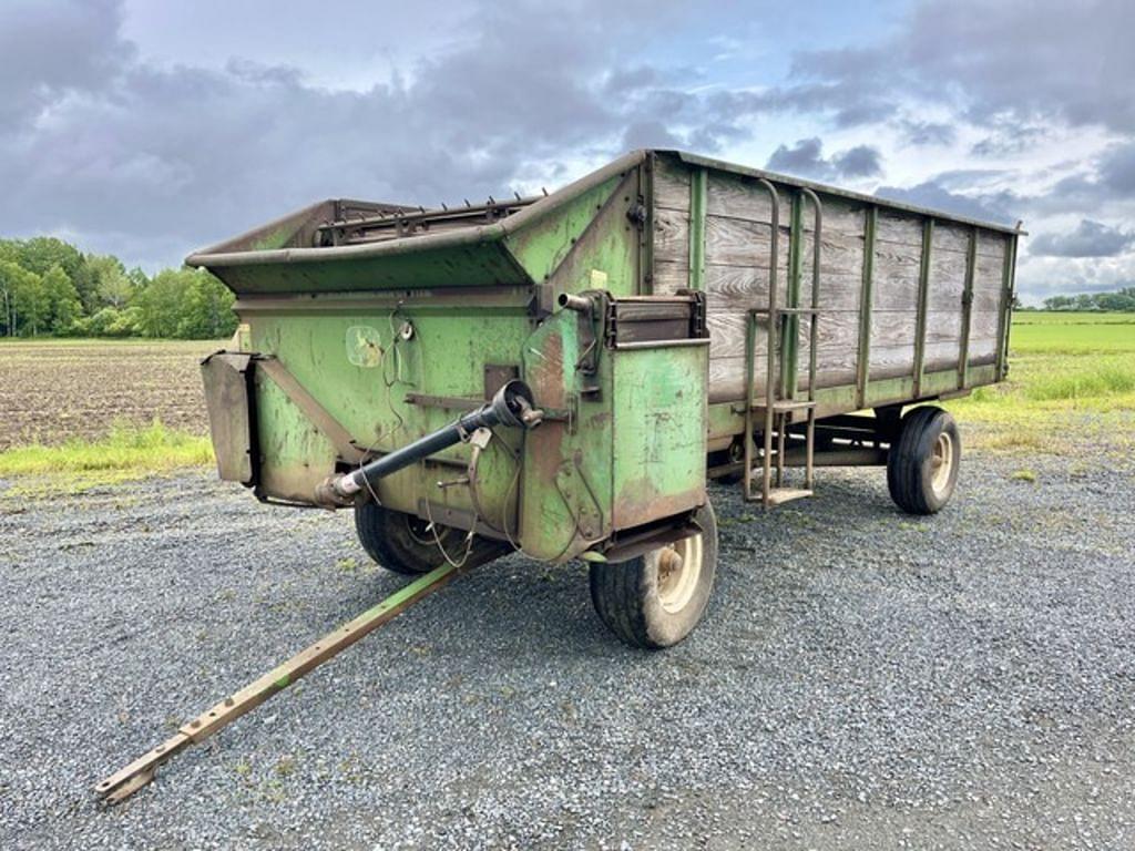 Image of John Deere 122 Primary image