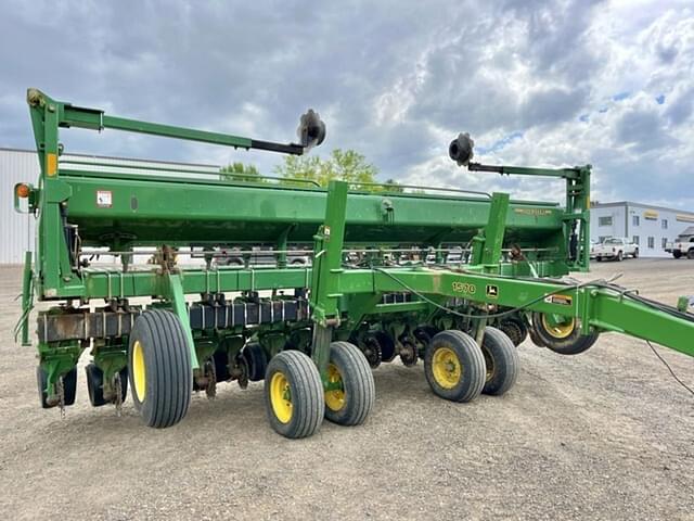 Image of John Deere 1530 equipment image 1