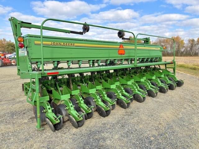 Image of John Deere 1530 equipment image 2