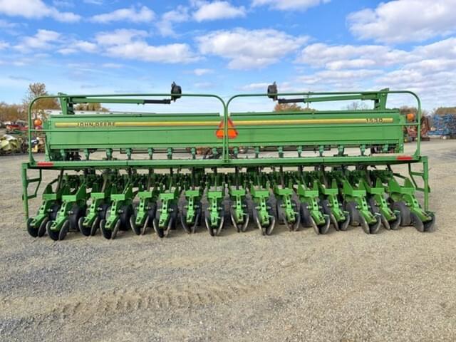 Image of John Deere 1530 equipment image 4