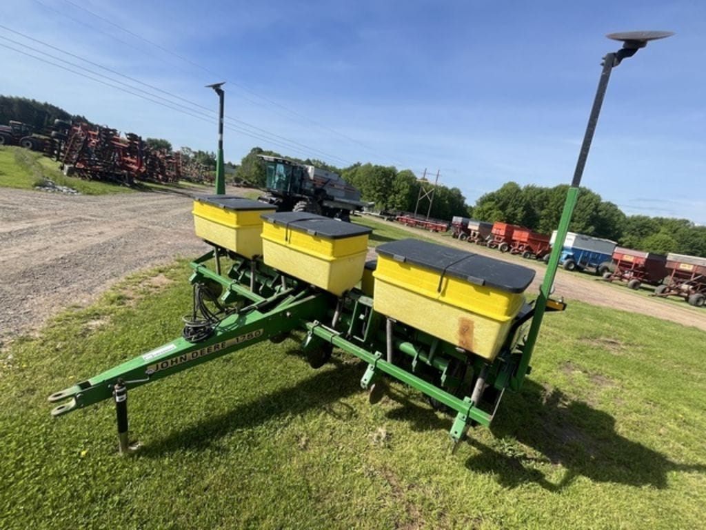 John Deere 1750 Equipment Image0