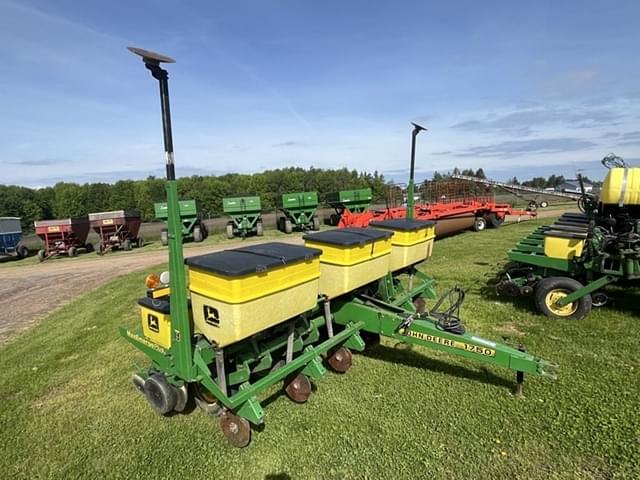 Image of John Deere 1750 equipment image 2