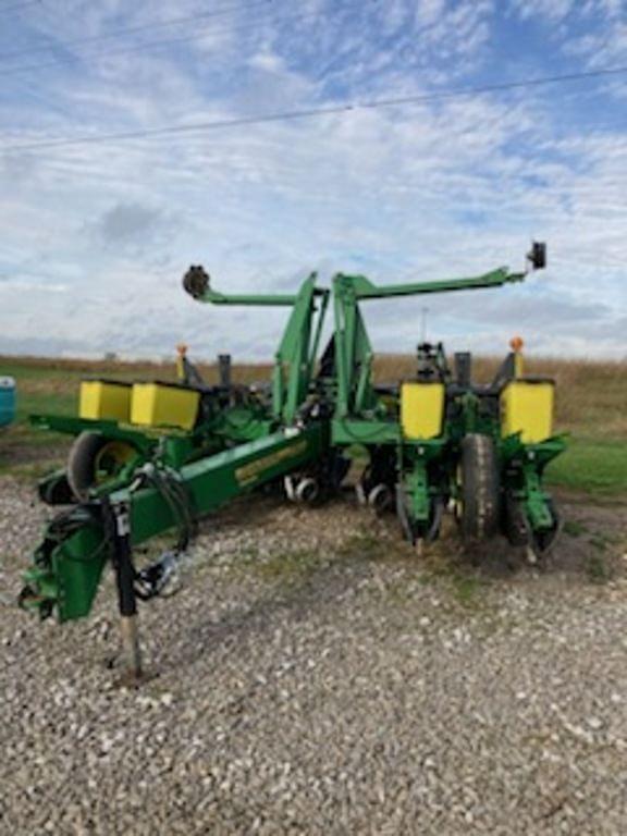 Image of John Deere 1760 equipment image 1