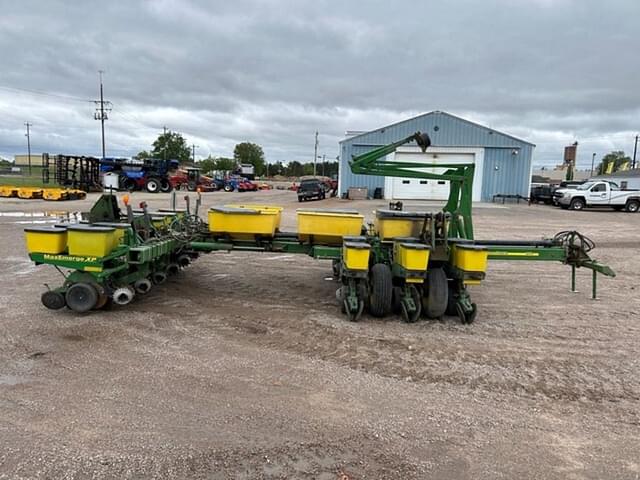 Image of John Deere 1770 equipment image 3