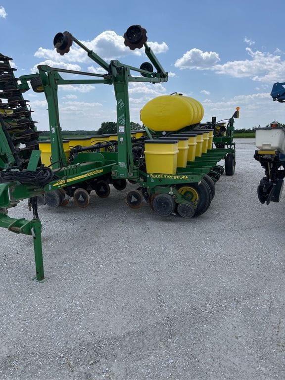 Main image John Deere 1770