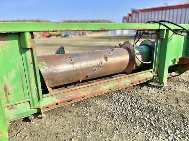 Image of John Deere 212 equipment image 4