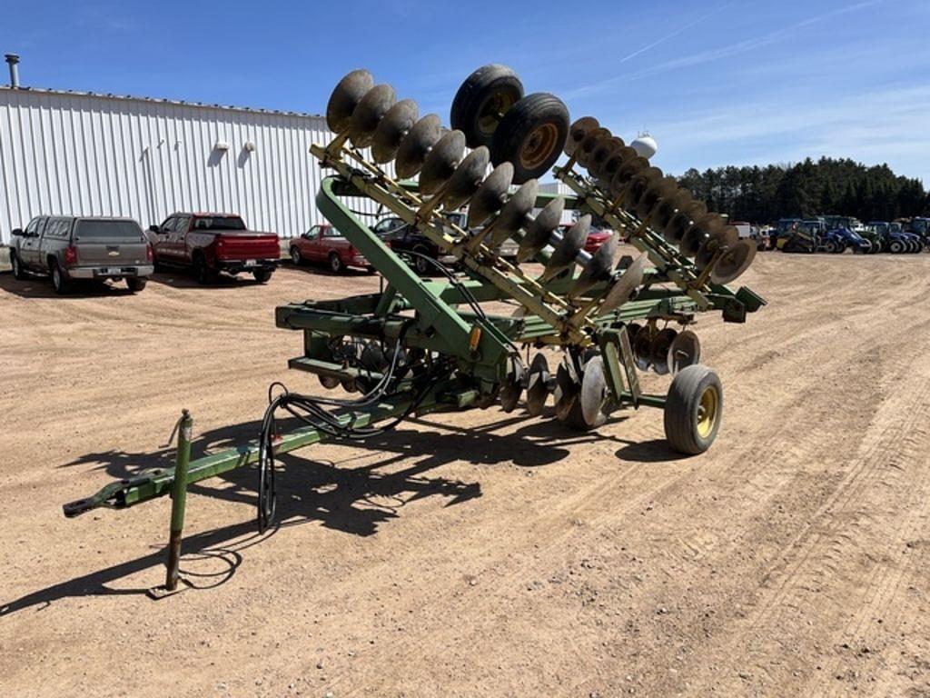 Image of John Deere T0220 Primary image