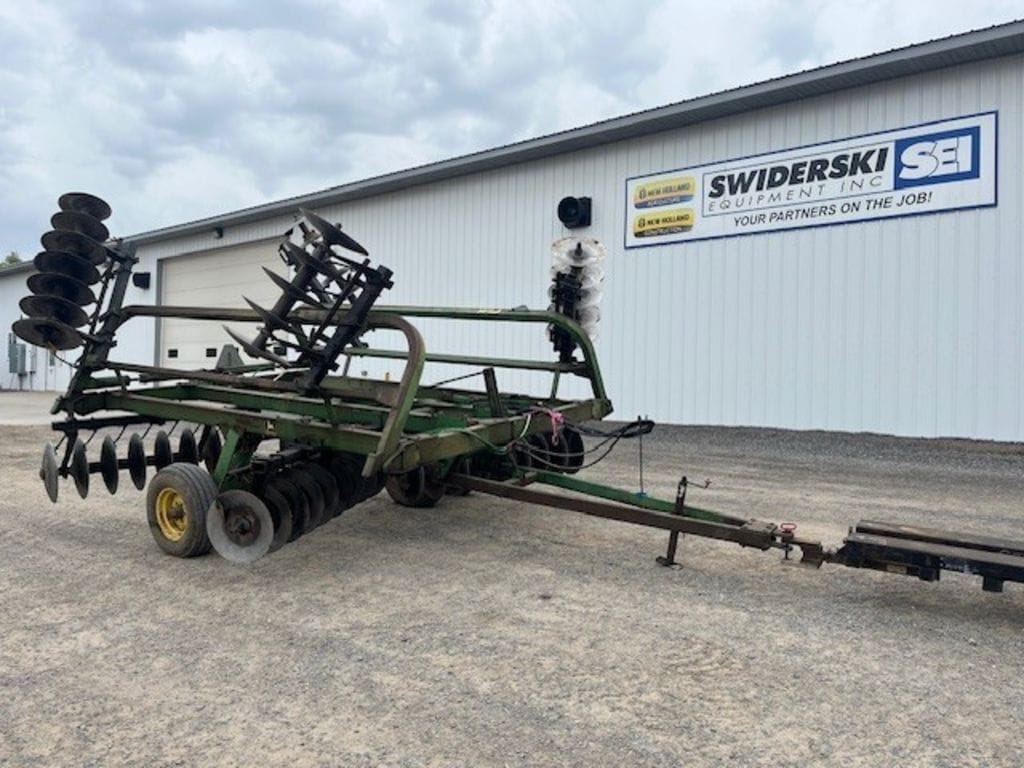 John Deere 230 Equipment Image0