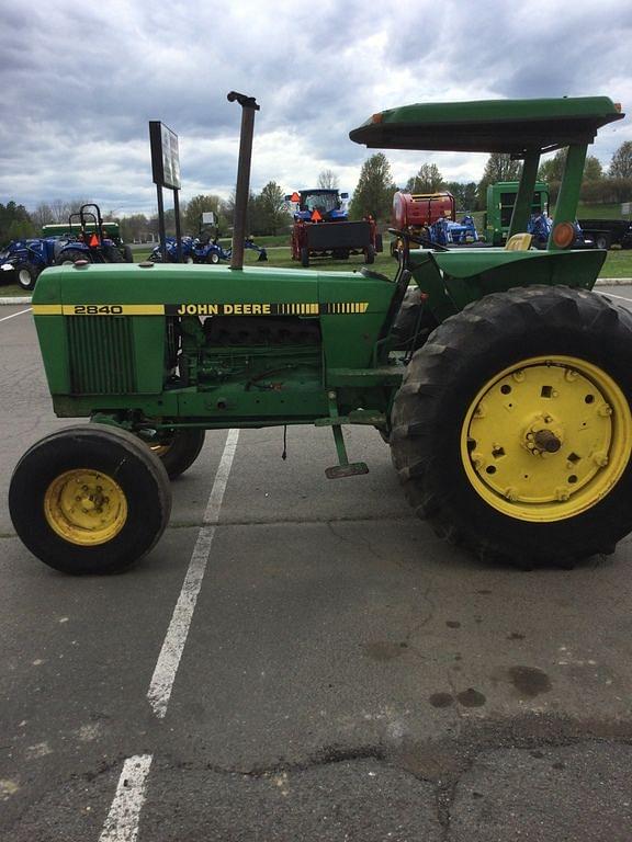 Image of John Deere 2840 equipment image 1